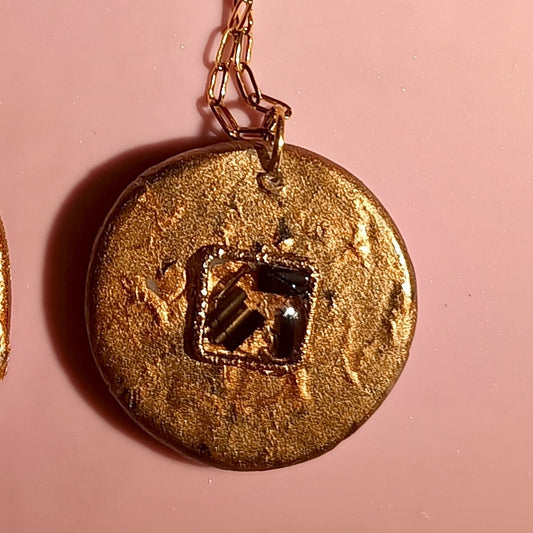 Gold Round Pendant with Miyuki Beads & Relief Details – Stainless Steel Chain